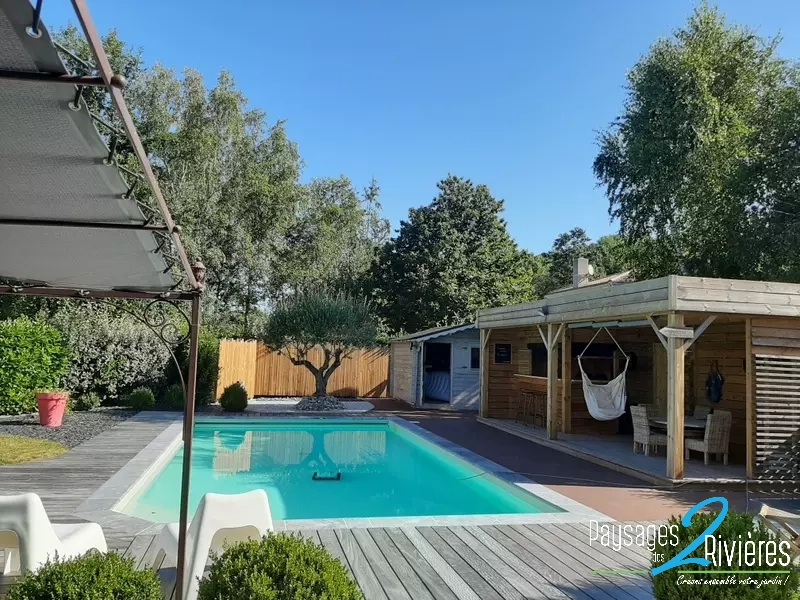 Piscine avec abri de jardin en bois - Paysagiste Nantes des Deux Rivières