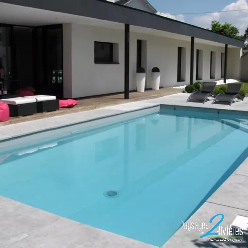 Maison moderne avec une grande piscine - Paysagiste Nantes des Deux Rivières