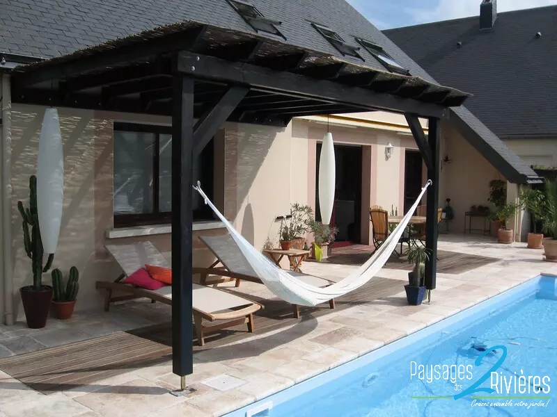 Pergolas avec hamak et piscine - Paysagiste Nantes des Deux Rivières