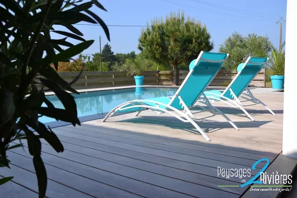 Piscine à débordement et terrasse - Paysagiste Nantes des Deux Rivières