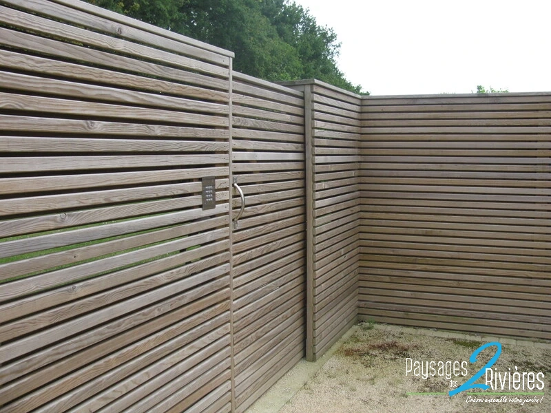 Clôture en bois japonaise avec portillon - Paysagiste Nantes des Deux Rivières