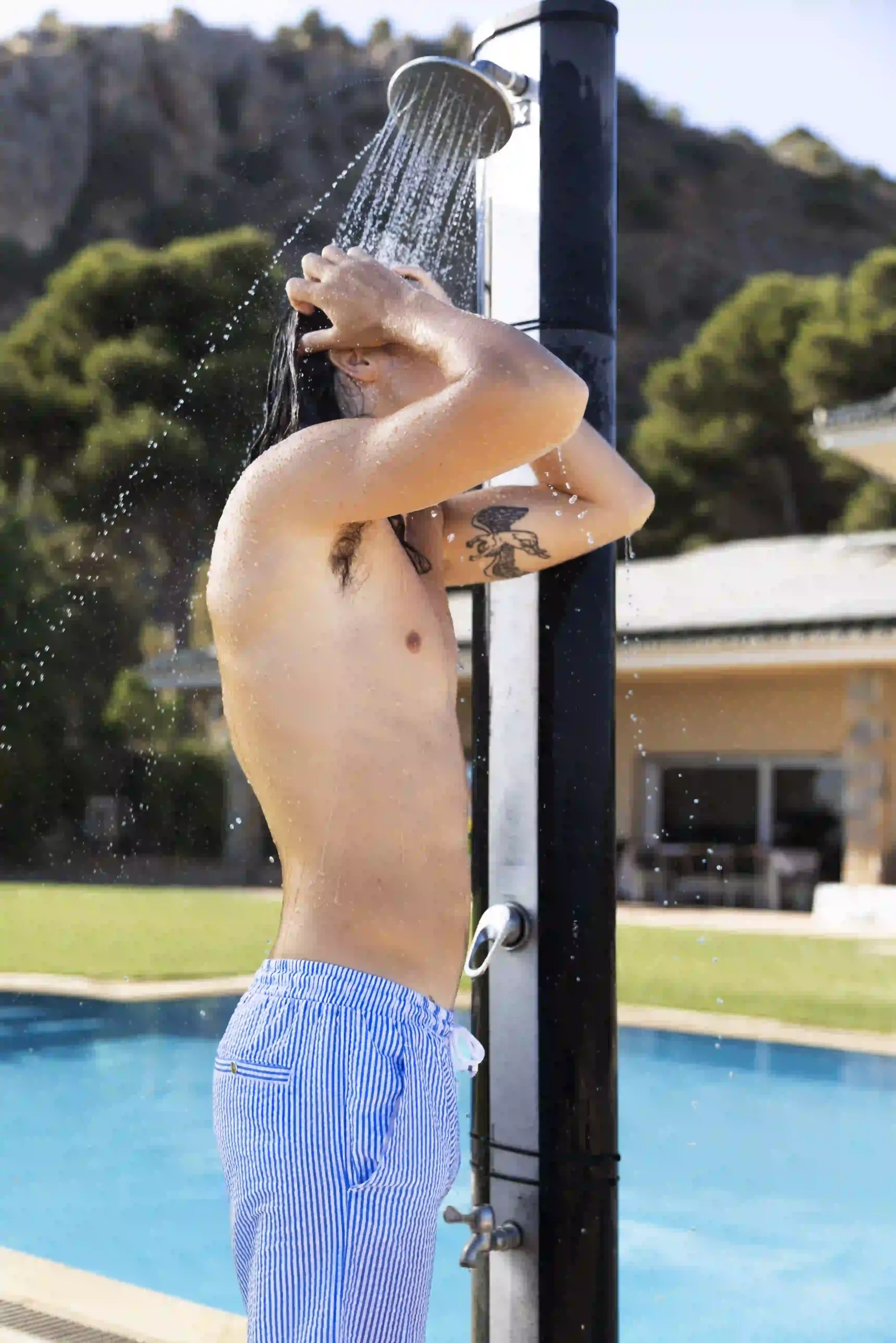 Douche extérieure piscine