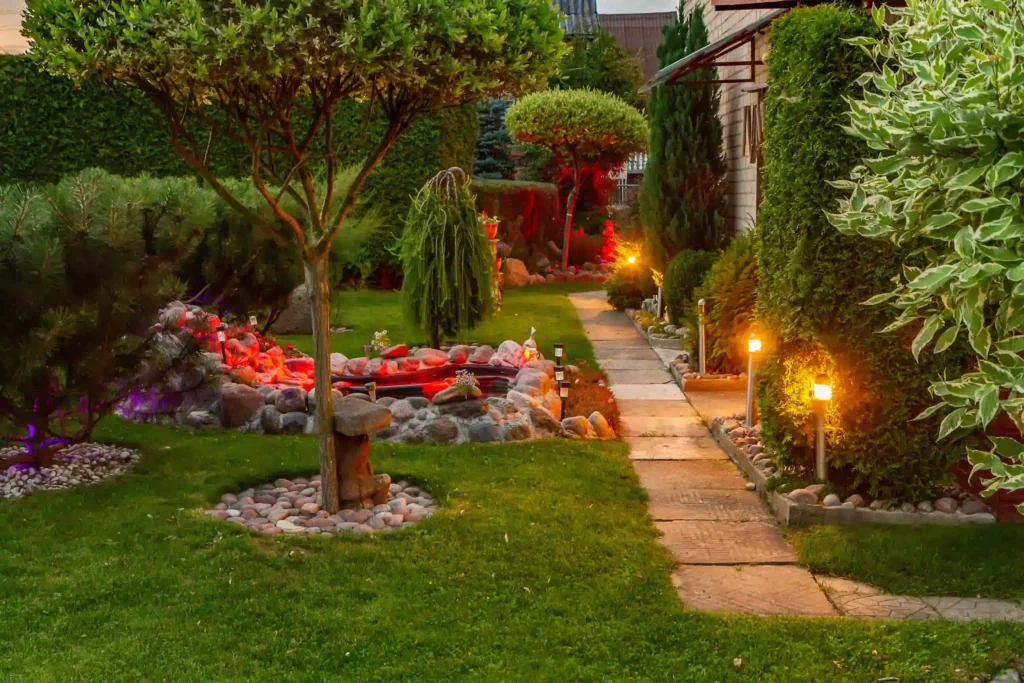 bornes lumineuses éclairage jardin allée végétaux soir