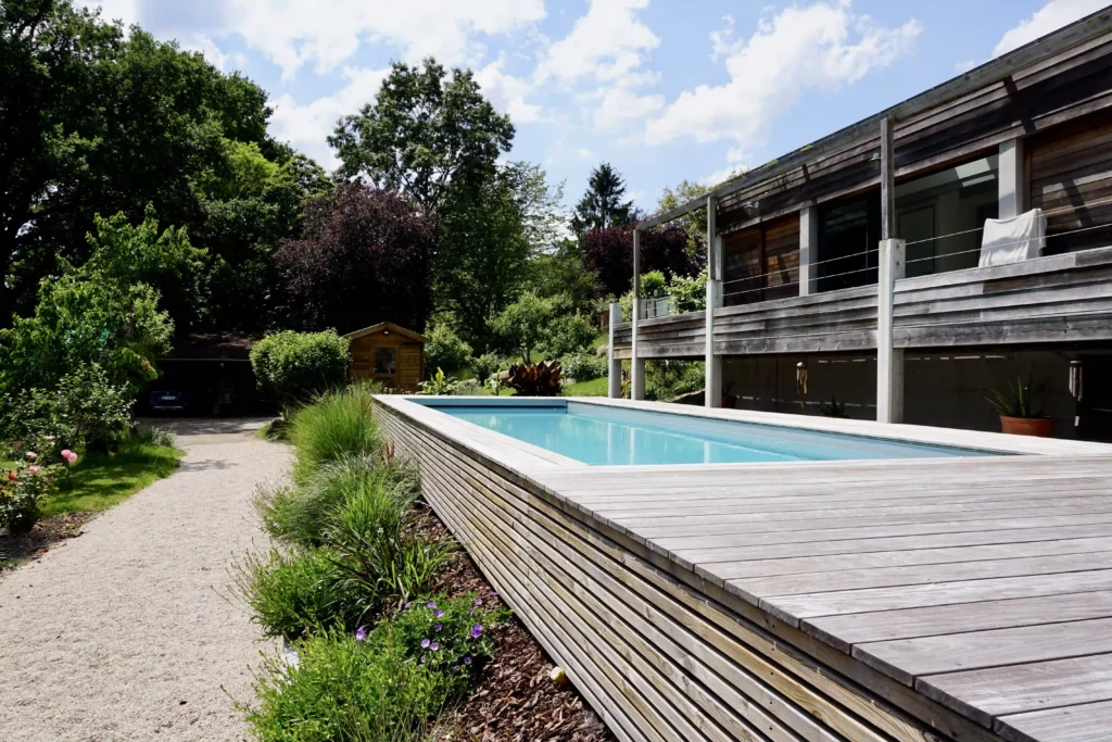Terrasse bois et piscine