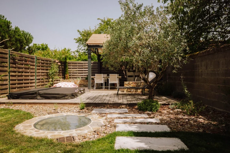 créer un coin d'ombre au jardin - pergolas