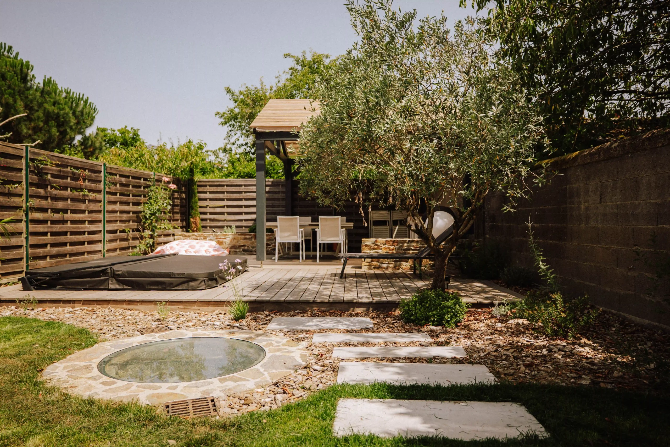 créer un coin d'ombre au jardin - pergolas